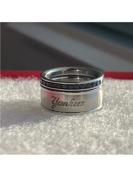 New York Yankees ring set
Stainless steel - Picture 3 of 4